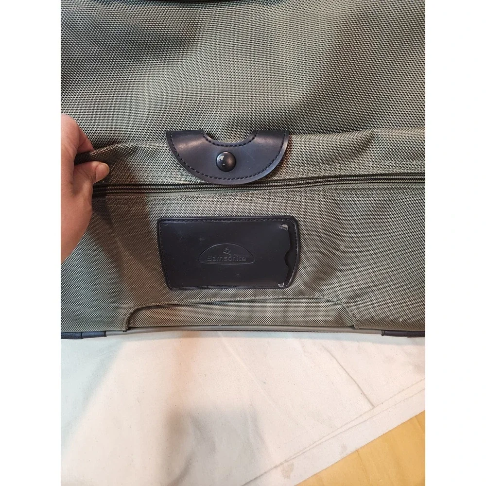 Samsonite Olive Green Travel Duffel Bag Carry-On Shoulder Strap Organizer‎